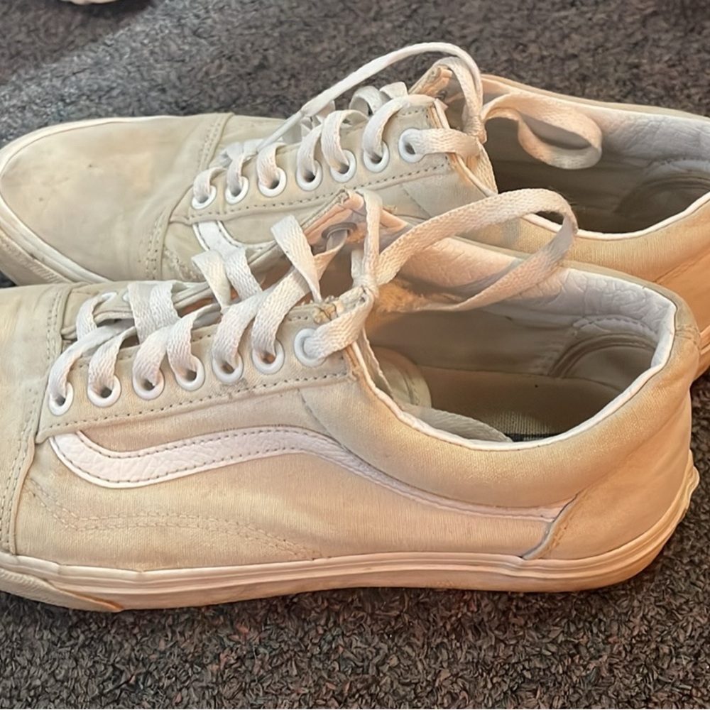 Vans Low-Top Sneakers in Off-White
